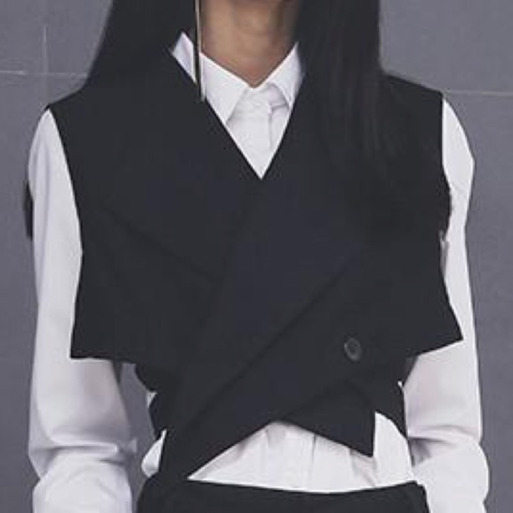 Designer Brand BACOVIA CROP WRAP VEST
